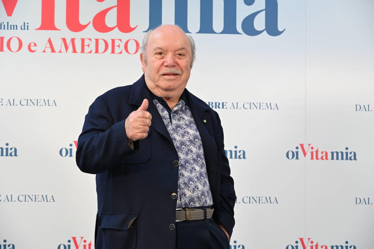 Lino Banfi compie 90 anni: "Il mio segreto? La burrata. Ora sogno un ruolo da cattivo"