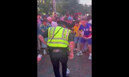 Lo show del poliziotto fuoriclasse ai Mondiali tifosi in delirio poster 265x160