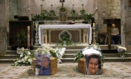 Lultimo saluto a madre e figlio uccisi a fucilate Camaiore si stringe nel dolore 265x160