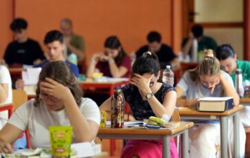Maturita 2026 la traccia di attualita svelata dallIa ecco i temi secondo Chat Gpt Gemini e Claude Ai 364x230