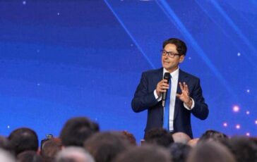 Mediaset siamo noi Pier Silvio Berlusconi riunisce tutti i collaboratori nel ricordo del Cavaliere 364x230