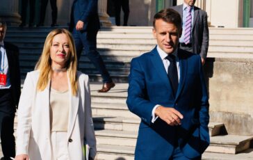 Meloni ritrova Macron si scioglie il gelo sotto il sole di Antibes Iniziativa in Libano 364x230