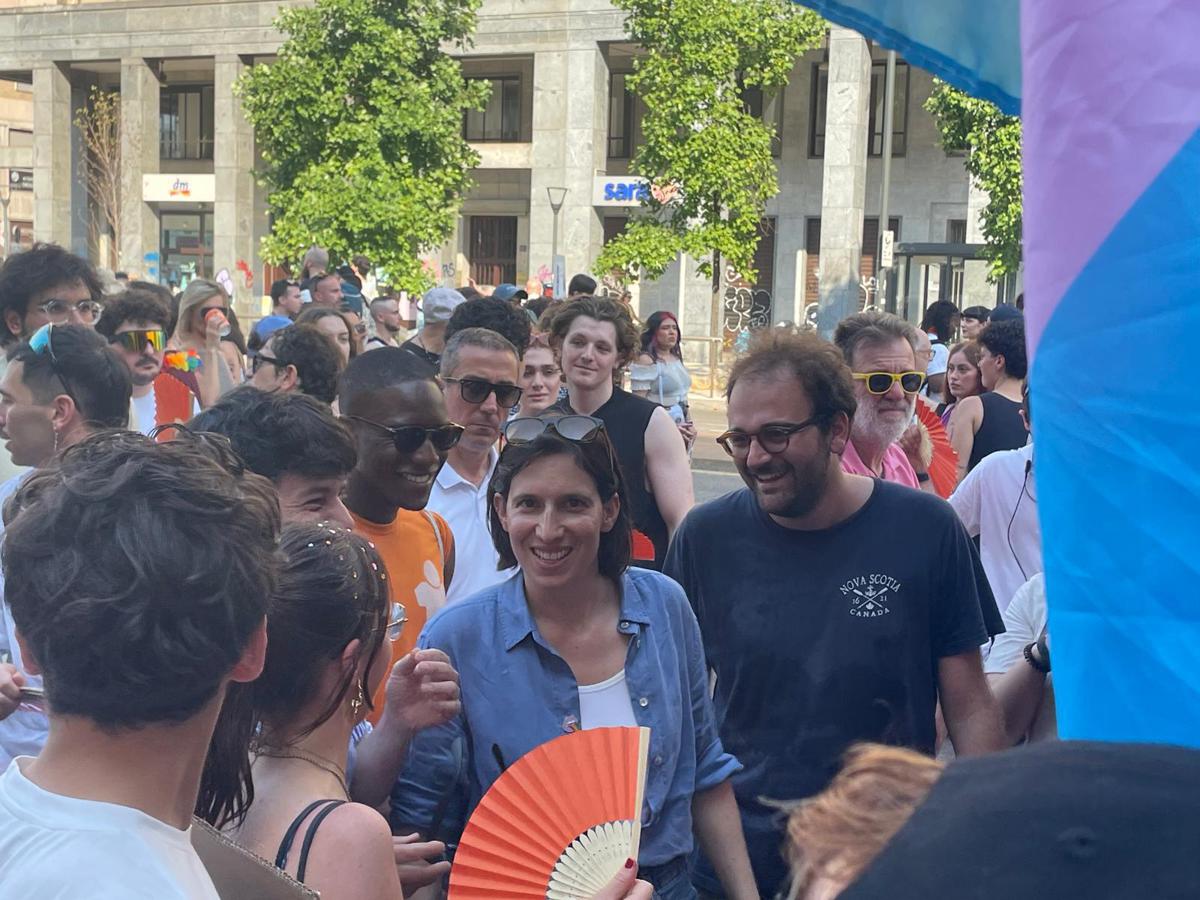 Milano Pride, al via il corteo. Schlein: "Omotransfobia ha ucciso Mirko Moriconi"