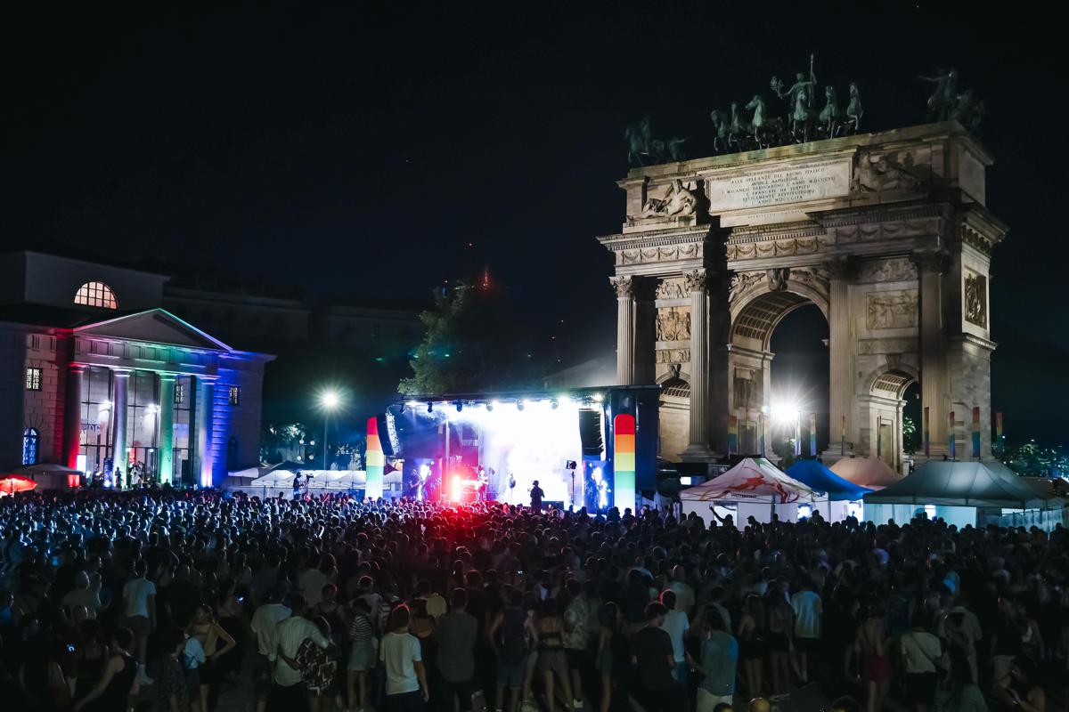 Milano Pride, oggi la parata alle 17: i consigli contro il caldo record
