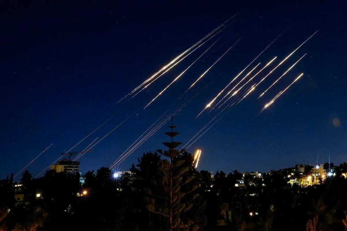 Missili iraniani su Israele, primo attacco dopo tregua. Trump: "Fermatevi". Forze Usa in allerta