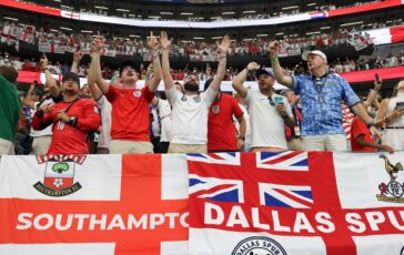 Mondiali Inghilterra vince e tifosi festeggiano. con gli Oasis 364x230