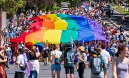 Mondiali Iran Egitto a Seattle nel giorno del Pride si a bandiere arcobaleno 265x160