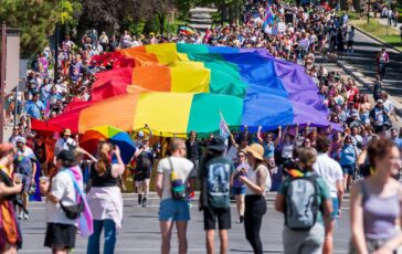 Mondiali Iran Egitto a Seattle nel giorno del Pride si a bandiere arcobaleno 364x230