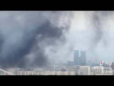 Mosca, il video svela il mistero: la raffineria colpita (anche) da un missile russo