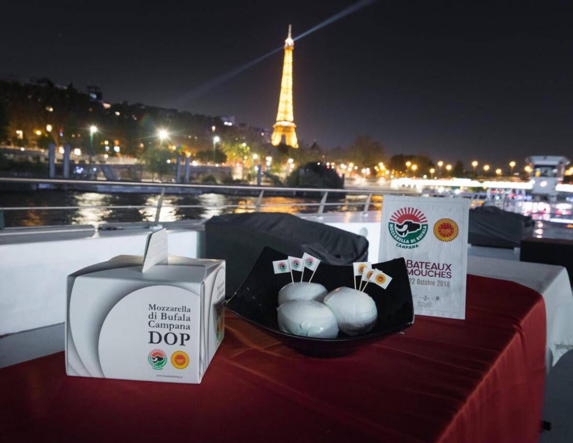 Mozzarella dop va in metro a Parigi per il 'Salon du fromage'