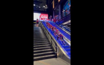 Norvegia lo show dei tifosi ai Mondiali la Viking Row e ovunque poster 364x230