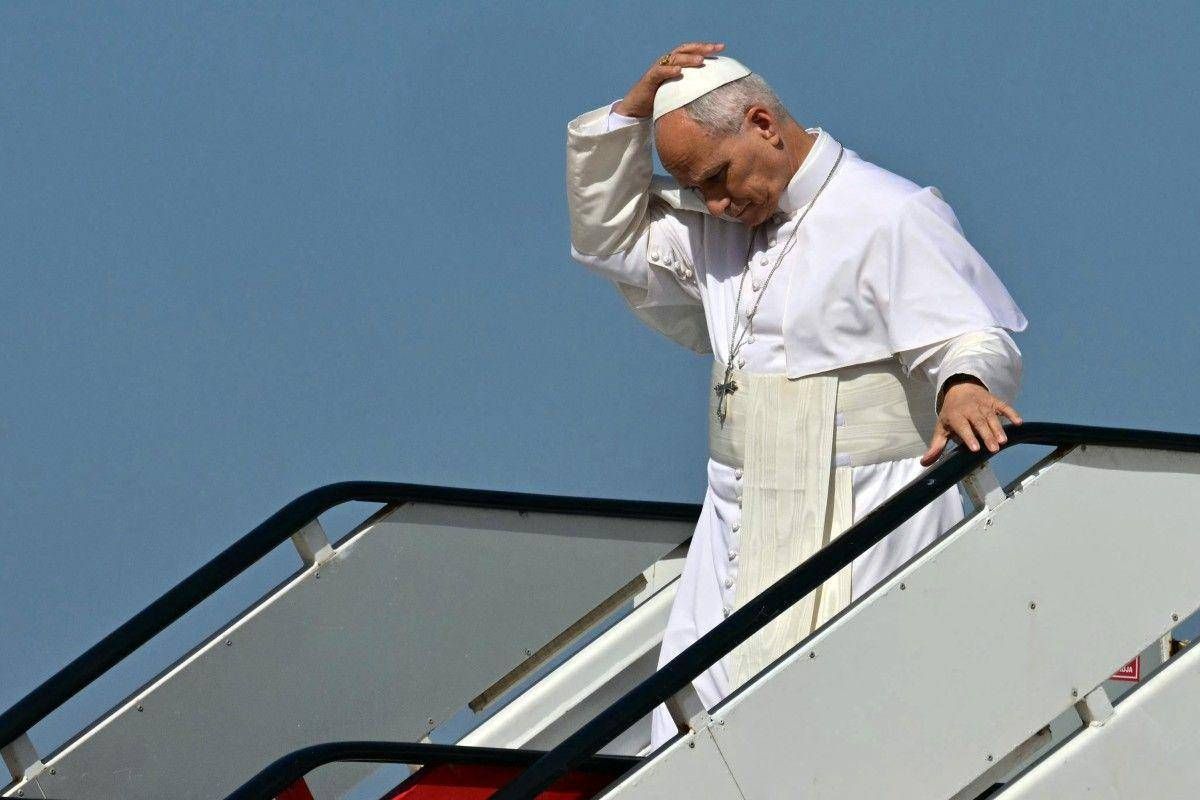 Papa Leone XIV, problema tecnico al decollo: il Pontefice scende dall'aereo