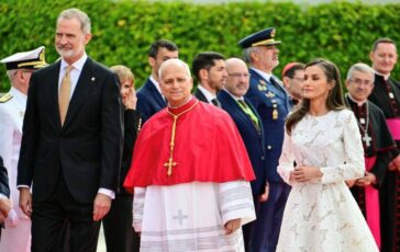 Papa arrivato a Madrid Preoccupato per lUcraina va promosso il negoziato 364x230