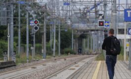 Persone sui binari treni fermi sulla Genova Savona stop circolazione per 40 minuti 265x160