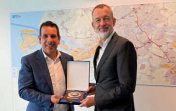 Porti incontro tra il presidente Adsp Mtcs Raffaele Latrofa e il Ceo del Porto di Rotterdam Boudewijn Siemons 364x230