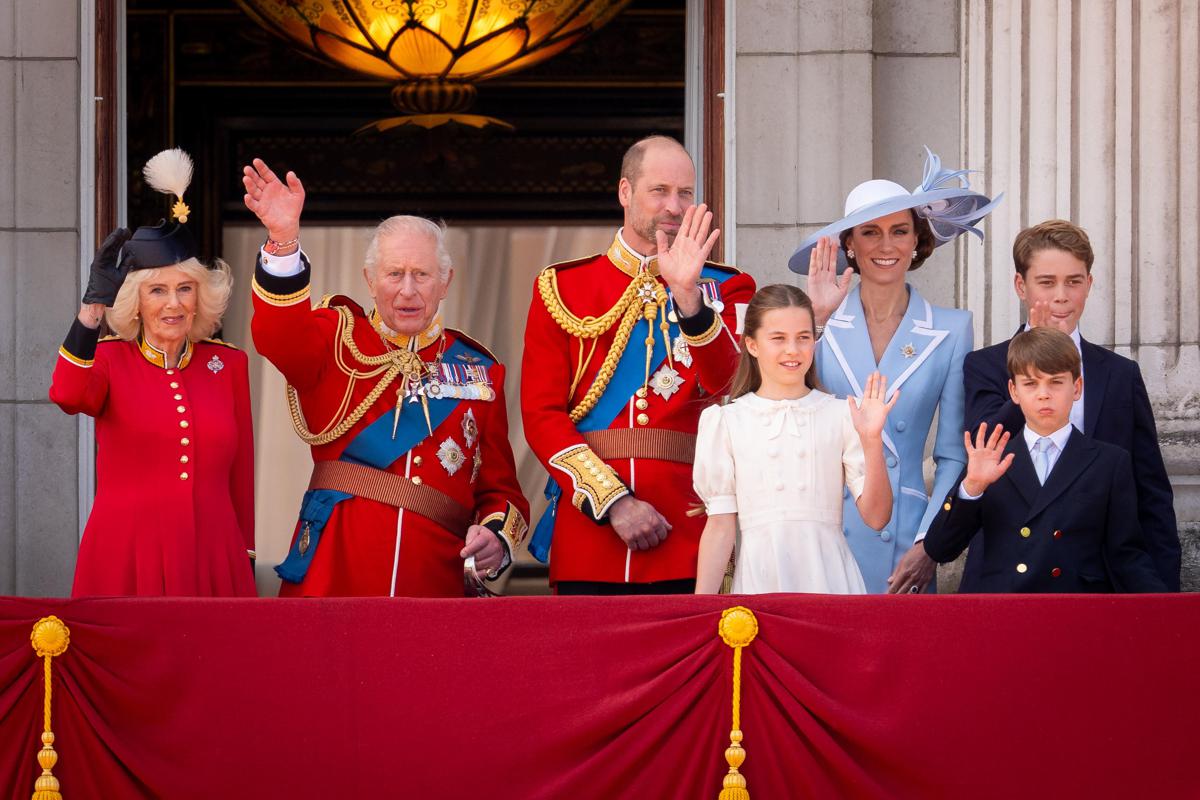 Regno Unito, il 55% vuole ancora la monarchia ma è il dato più basso degli ultimi 33 anni