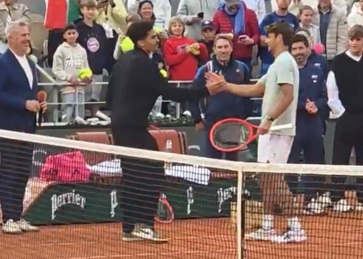 Roland Garros, la semifinale non si gioca? Cobolli si allena con un tifoso sul Centrale