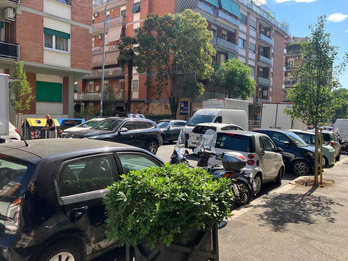 Roma, allarme dei negozianti di Vigna Clara: "Tra black point e cantieri rischiamo il colpo di grazia"