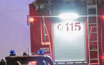 Roma auto precipita in una scarpata feriti 3 ragazzi 364x230