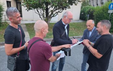 Roma non dimentica Falcao selfie e autografi con i tifosi poi spunta. la storica maglia numero 5 364x230
