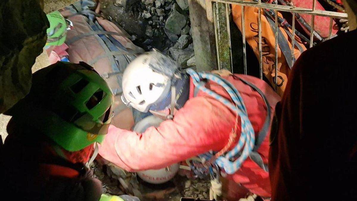 Salvo lo speleologo bloccato nella grotta in Piemonte estratto dopo 12 ore