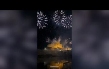 San Pietro e Paolo a Roma Castel SantAngelo si illumina con lo spettacolo della girandola  364x230