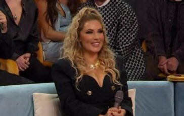 Selvaggia Lucarelli nelle Filippine per lIsola dei Famosi Terremoto e lontano 364x230