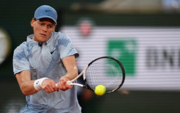 Sinner al Giorgio Armani Tennis Classic programma orari e dove vederlo in tv in chiaro 364x230