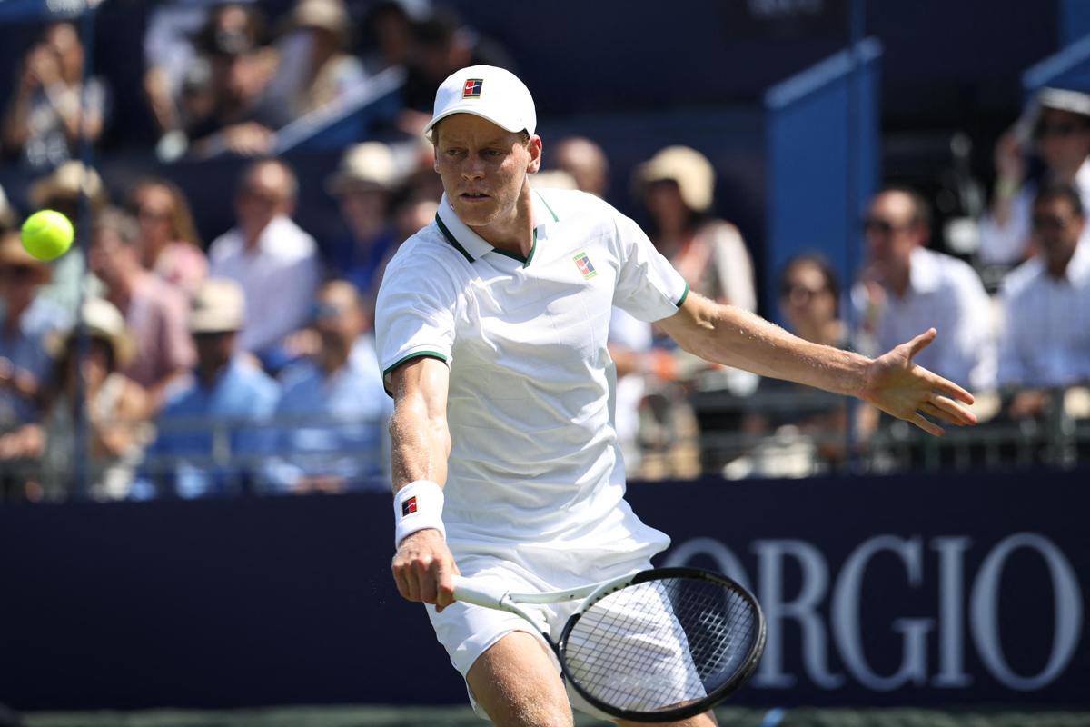 Sinner, si avvicina l'esordio a Wimbledon: data, orario e dove vederlo in tv