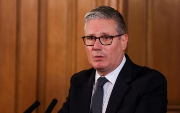 Starmer Intercettata nella Manica una petroliera della flotta ombra russa 364x230