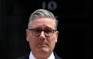 Starmer si commuove Torno a fare il marito e il padre 364x230