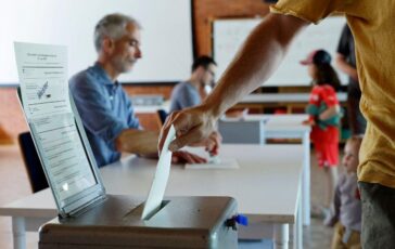 Svizzera al voto per due referendum verso bocciatura proposta limite popolazione 364x230