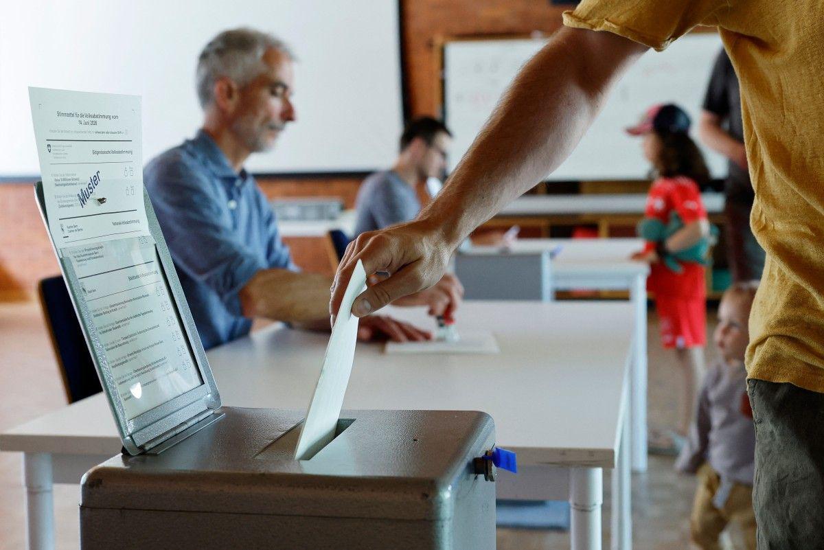 Svizzera al voto per due referendum, verso bocciatura proposta limite popolazione