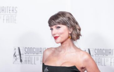 Taylor Swift entra nella Songwriters Hall of Fame e lartista piu giovane di sempre 364x230