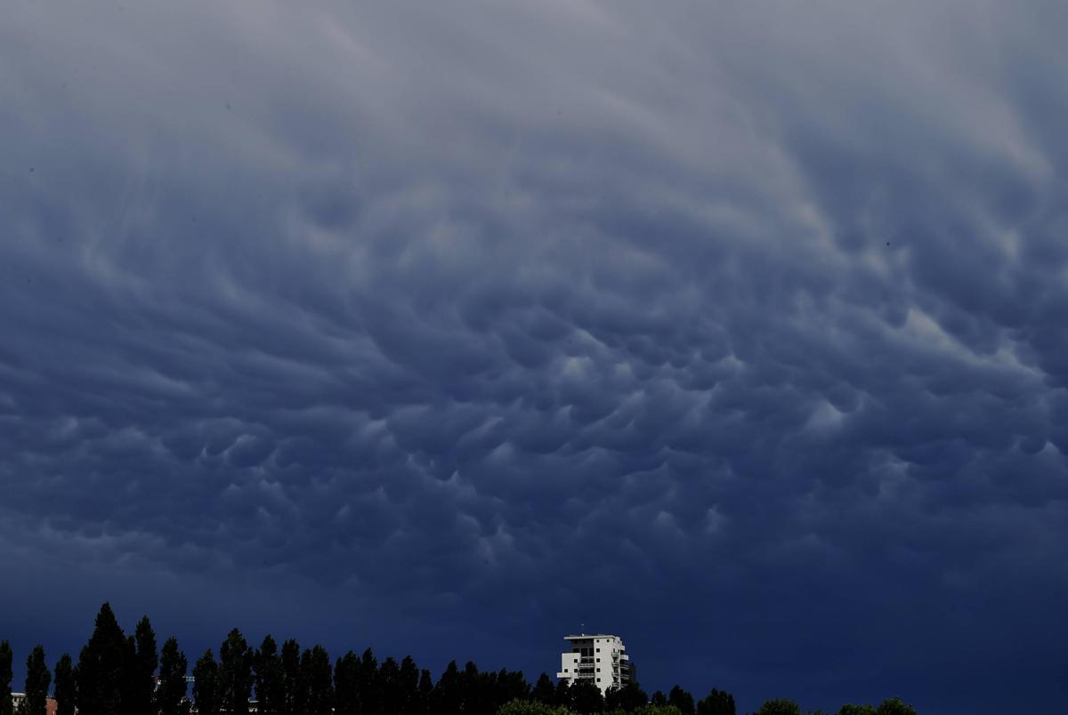 Temporali e calo termico, il meteorologo avverte: "Solo breve tregua dall'afa"