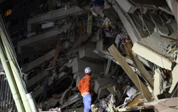 Terremoto colpisce Venezuela due scosse di magnitudo 7.2 e 7.5 crollano palazzi a Caracas 364x230