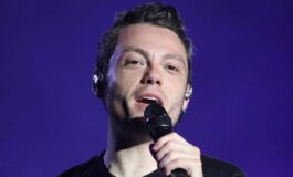 Tiziano Ferro fatica al concerto e preoccupa fan Che gli e successo 265x160