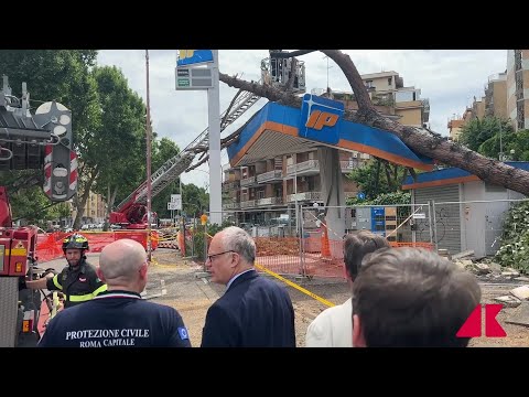 Tornado a Roma, il sopralluogo del sindaco Gualtieri a Prati Fiscali