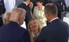 Trump Meloni siparietto distensivo al G7 Io abbandonato Noi sempre amici 265x160