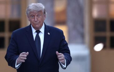 Trump e la diplomazia dellinsulto da Meloni al Papa lattacco come strumento politico 364x230