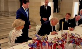 Trump firma laccordo Iran Usa alla cena del G7. Macron Bravo poster 265x160