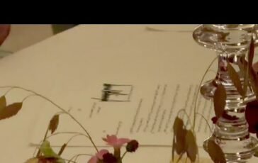Trump firma laccordo Iran Usa alla cena di Versailles. Macron Bravo Video 364x230