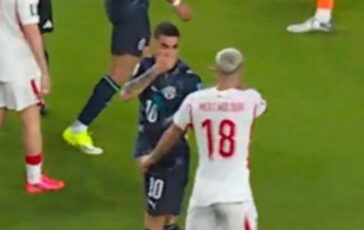 Turchia Paraguay Almiron copre la bocca mentre parla cartellino rosso e espulsione 364x230