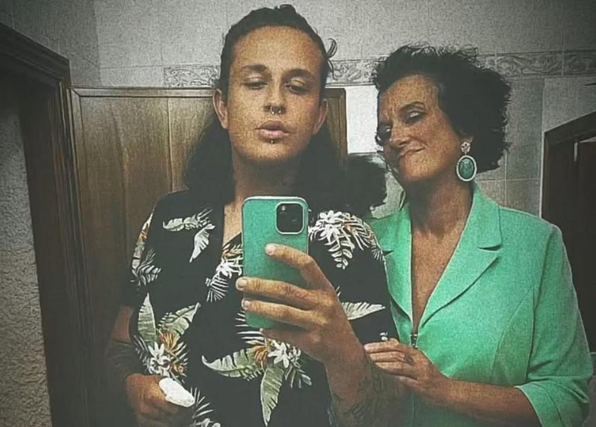 Uccide moglie e figlio a fucilate, il post del ragazzo: "Per mio padre meglio morto che gay"