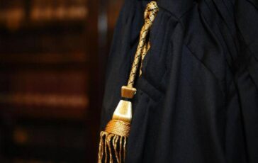 Uccise il padre a coltellate per legittima difesa 20enne assolta in appello 364x230