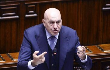 Ucraina Crosetto Minaccia atomica torna attuale 364x230