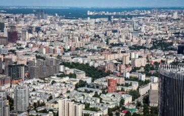 Ucraina Russia Mosca sotto attacco droni costretta a chiudere tutti gli aeroporti 364x230