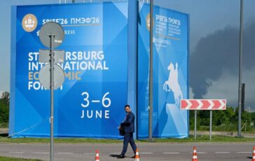 Ucraina Russia attacco di droni su San Pietroburgo. Trump Zelensky e Putin risolvano da soli 364x230