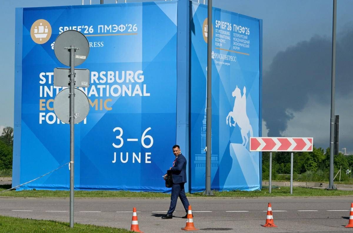 Ucraina-Russia, attacco di droni su San Pietroburgo. Trump: “Zelensky e Putin risolvano da soli”