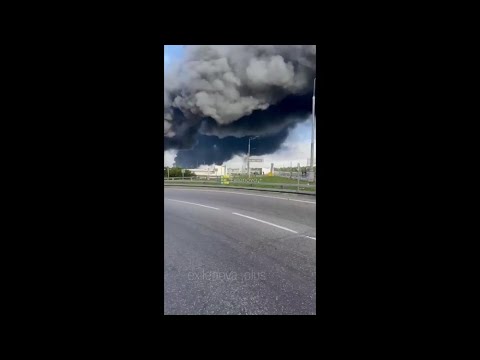 Ucraina colpisce la raffineria di Mosca, l'attacco con droni